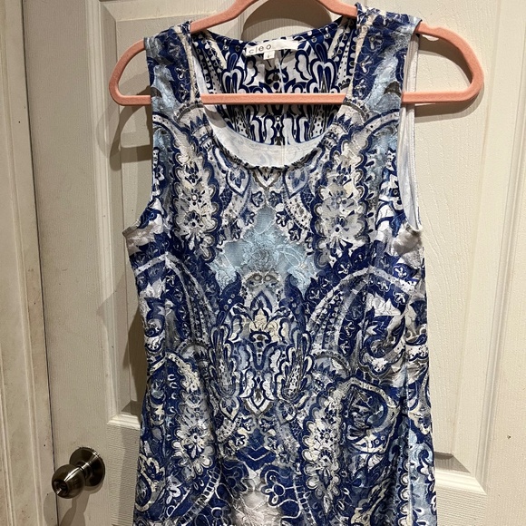 Bundle 2/$20 Cleo sleeveless top - Picture 1 of 1